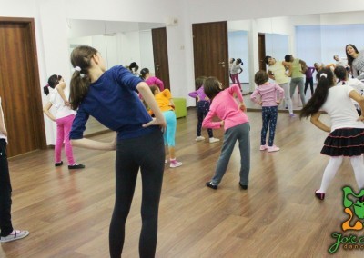 Cursuri de dans copii: incalzire dans sportiv